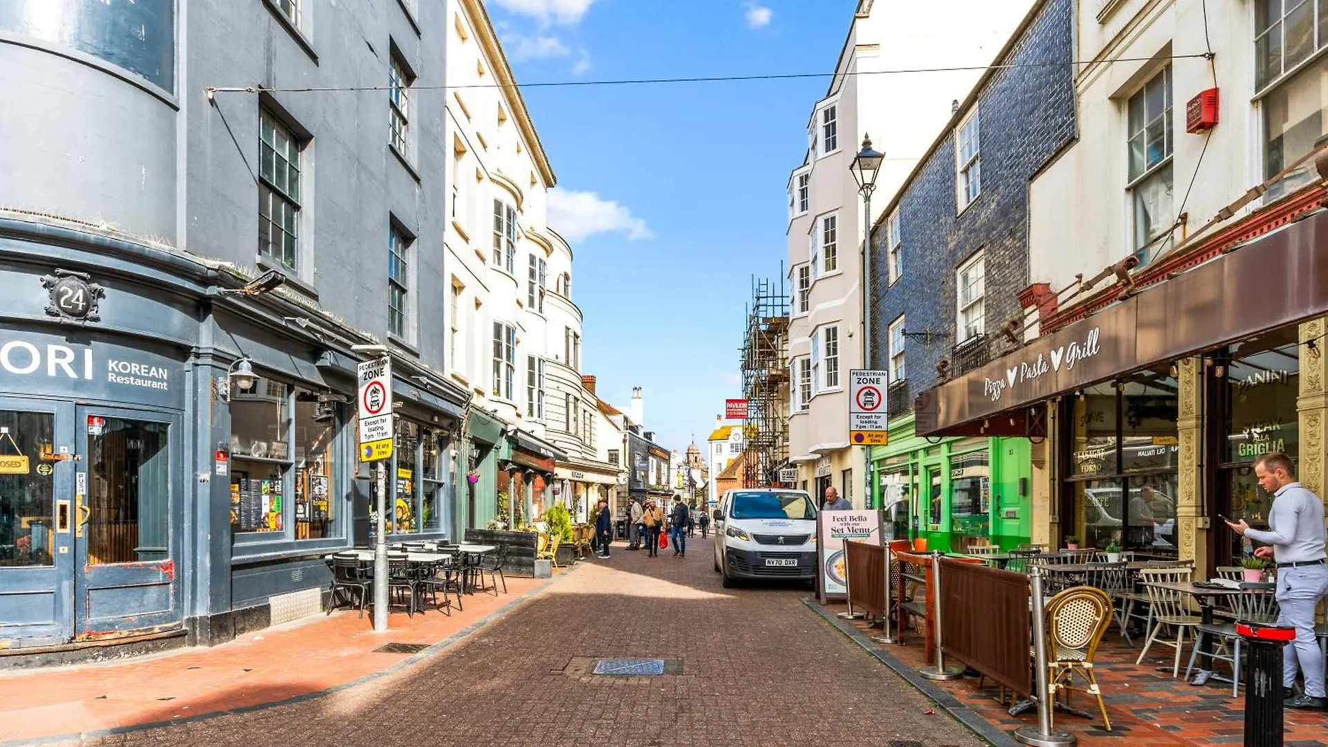 Modern 3 Bedroom Maisonette In Brighton City Centre, 2 Minutes From Sea Front, Lanes And Palace Pier