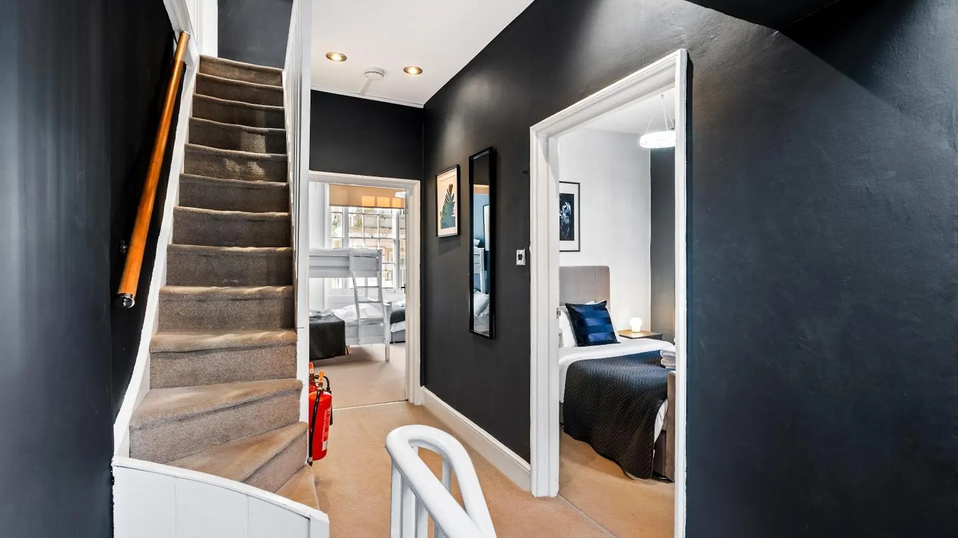Modern 3 Bedroom Maisonette In Brighton City Centre, 2 Minutes From Sea Front, Lanes And Palace Pier